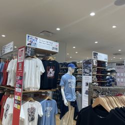 Uniqlo - inside