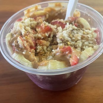 South side Acai - Strawberries & Bananas with granola , with a good topping . - Acai Bowls Near Me - Kealakekua, Hawaii South side Acai - Strawberries & Bananas with granola , with a good topping . - Acai Bowls Near Me - Kealakekua, Hawaii