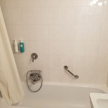 Hotel Quirinale - Bathroom has been updated. Excited about a tub. - Hotels Near Me - Rome, RM