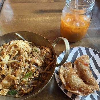 Soho Thai - Pad Thai ( Lunch Special ), Crispy Dumpling, Thai Iced Tea - Thai Near Me - New York, New York
