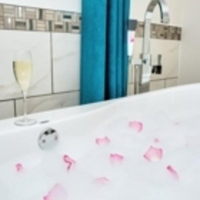 Royal Inn + Suites by null