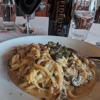 Toscanos - Chicken Linguine - Italian Near Me - Puyallup, Washington Toscanos - Chicken Linguine - Italian Near Me - Puyallup, Washington