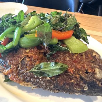 Le Dee Thai Cuisine - Thai Near Me - Chino Hills, California