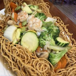 X1. Seafood Crispy Fried Egg Noodle