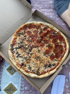 Arturo's Pizza by null