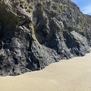 Miramontes Point Beach - Water leaking over the cliff. - Beaches Near Me - Half Moon Bay, California Miramontes Point Beach - Water leaking over the cliff. - Beaches Near Me - Half Moon Bay, California
