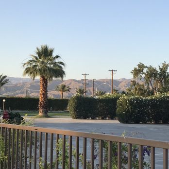 Shadow Hills RV Resort - Nice plant dividers - Campgrounds Near Me - Indio, California