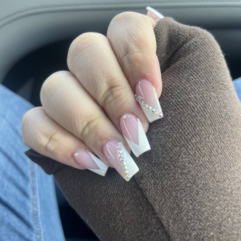 Polished Nail Spa - The thumb was like the middle and pinky you just can't see it - Waxing Near Me - Goleta, California