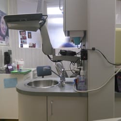 Dr Sam T Malkin - Clean and high tech dental office