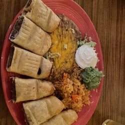 Los Vaqueros Cantina & Grill - Beef flautas