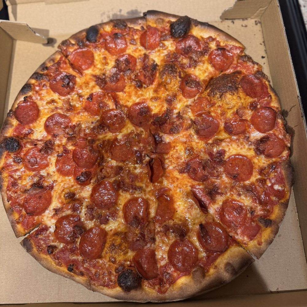 Large Pepperoni and Bacon pizza, DELICIOUS!! Large Pepperoni and Bacon pizza, DELICIOUS!!