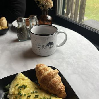 Hotel Mountain Brook - Breakfast - Bed & Breakfast Near Me - Tannersville, New York