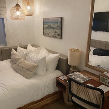 The Pearl Hotel - Mini Pearl Room - San Diego, CA