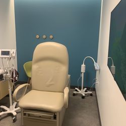 Carbon Health Urgent Care Sherman Oaks - Room