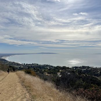 Los Leones Canyon - Hiking Near Me - Pacific Palisades, California Los Leones Canyon - Hiking Near Me - Pacific Palisades, California