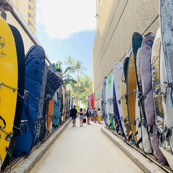 Waikiki Beach Services - Surf board alley leading to Waikiki Beach Services - Surfing Near Me - Honolulu, Hawaii Waikiki Beach Services - Surf board alley leading to Waikiki Beach Services - Surfing Near Me - Honolulu, Hawaii