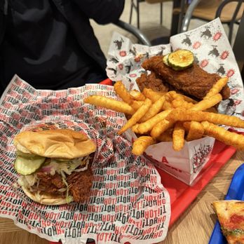 HOWLIN’ RAY’S - Updated December 2025 - 352 Photos & 141 Reviews - 3355 ...