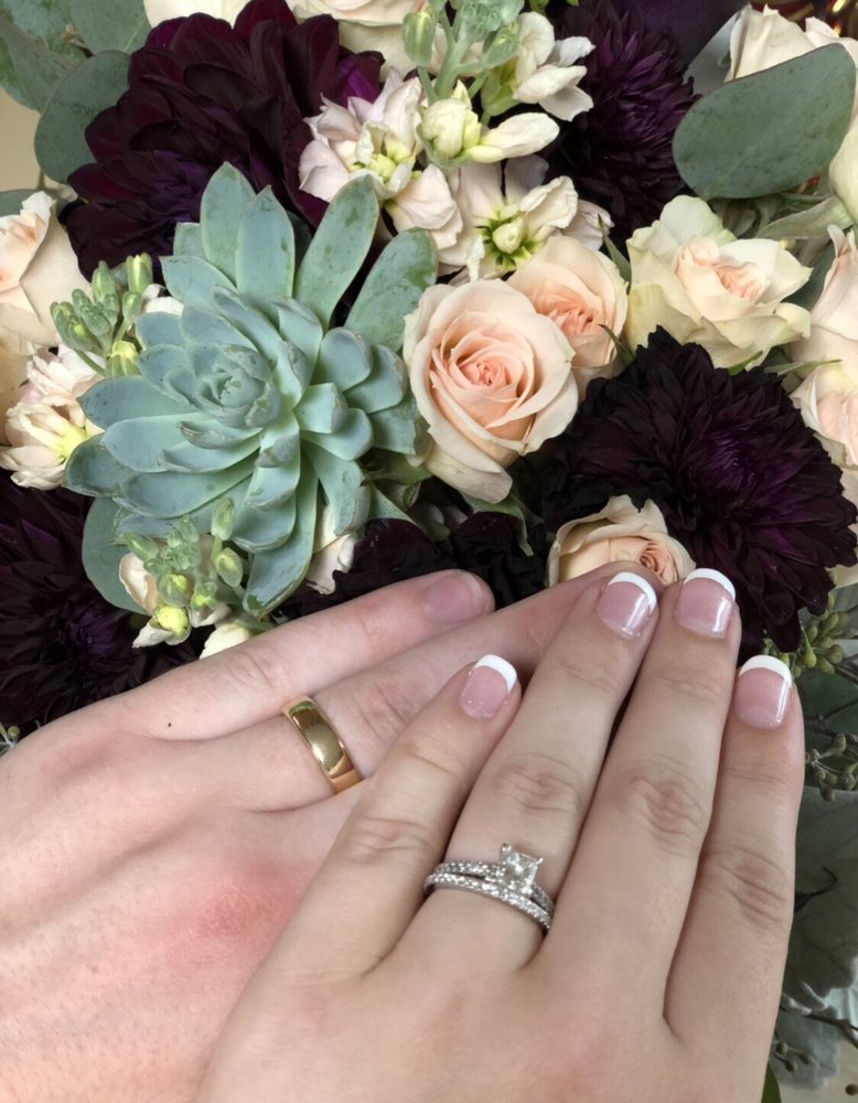 ZALES JEWELERS Updated September 2024 The Mall At Johnson, Johnson