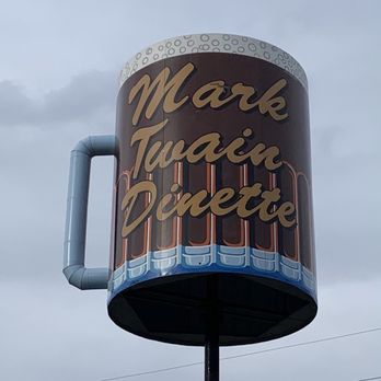 Mark Twain Dinette - a sign for mark twain diner - American Near Me - Hannibal, Missouri