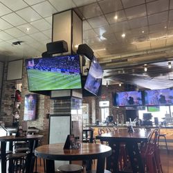 Bombshells Restaurant & Bar