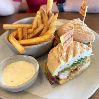Nando's Peri-Peri - Thigh chicken sandwich with fries and perinaise sauce - 4/5 - Chicken Shop Near Me - Katy, Texas Nando's Peri-Peri - Thigh chicken sandwich with fries and perinaise sauce - 4/5 - Chicken Shop Near Me - Katy, Texas