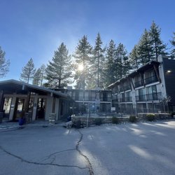 Firelite Lodge - View of hotel from parking lot