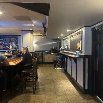 Cagney's Restaurant & Pub - American Near Me - Quincy, Massachusetts