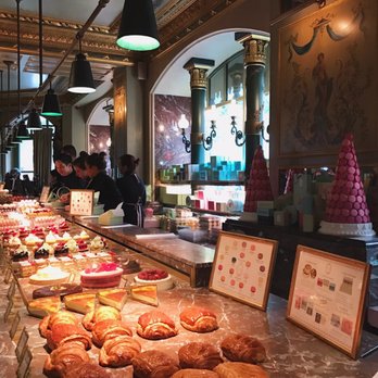 Ladurée - Bakery counter - Macarons Near Me - Paris, 75 Ladurée - Bakery counter - Macarons Near Me - Paris, 75