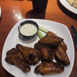 Jumbo wings - Cajun dry rub with ranch dressing Jumbo wings - Cajun dry rub with ranch dressing