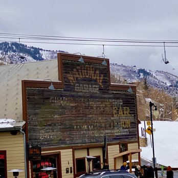 Davanza's - This is the view from my delicious food! #covidfriendly - Pizza Near Me - Park City, Utah