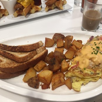 Omelet Bar - Bostonian omelet with house potatoes and wheat bread - Breakfast & Brunch Near Me - Orlando, Florida Omelet Bar - Bostonian omelet with house potatoes and wheat bread - Breakfast & Brunch Near Me - Orlando, Florida