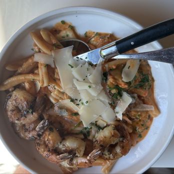 L'Albatros - Shrimp Pasta - French Near Me - Cleveland, Ohio L'Albatros - Shrimp Pasta - French Near Me - Cleveland, Ohio