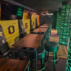 BOSS 5 STAR LOUNGE - Upper section seating