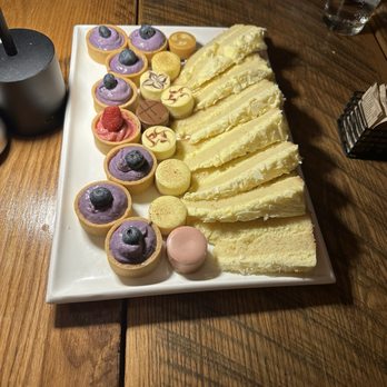 Bia American Kitchen - Dessert Sampler - Desserts Near Me - Chappaqua, New York Bia American Kitchen - Dessert Sampler - Desserts Near Me - Chappaqua, New York