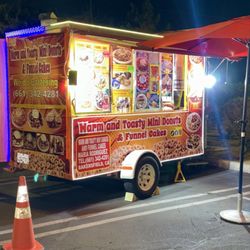 Warm & Toasty Mini Donuts & Funnel Cakes - Front of business.