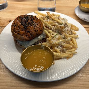 Imperfecto - Wagyu Burger - Cocktail Bars Near Me - Washington, DC, District of Columbia