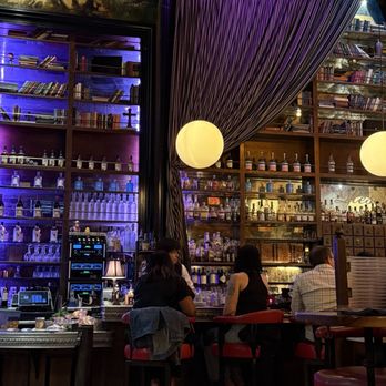 The Misfit Restaurant + Bar - Bars Near Me - Santa Monica, California The Misfit Restaurant + Bar - Bars Near Me - Santa Monica, California