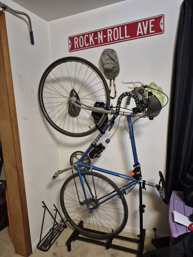 House of Wheels Logo