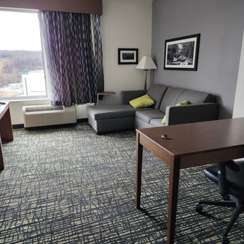 La Quinta by Wyndham Morgantown - Sitting area - Hotels Near Me - Westover, West Virginia La Quinta by Wyndham Morgantown - Sitting area - Hotels Near Me - Westover, West Virginia