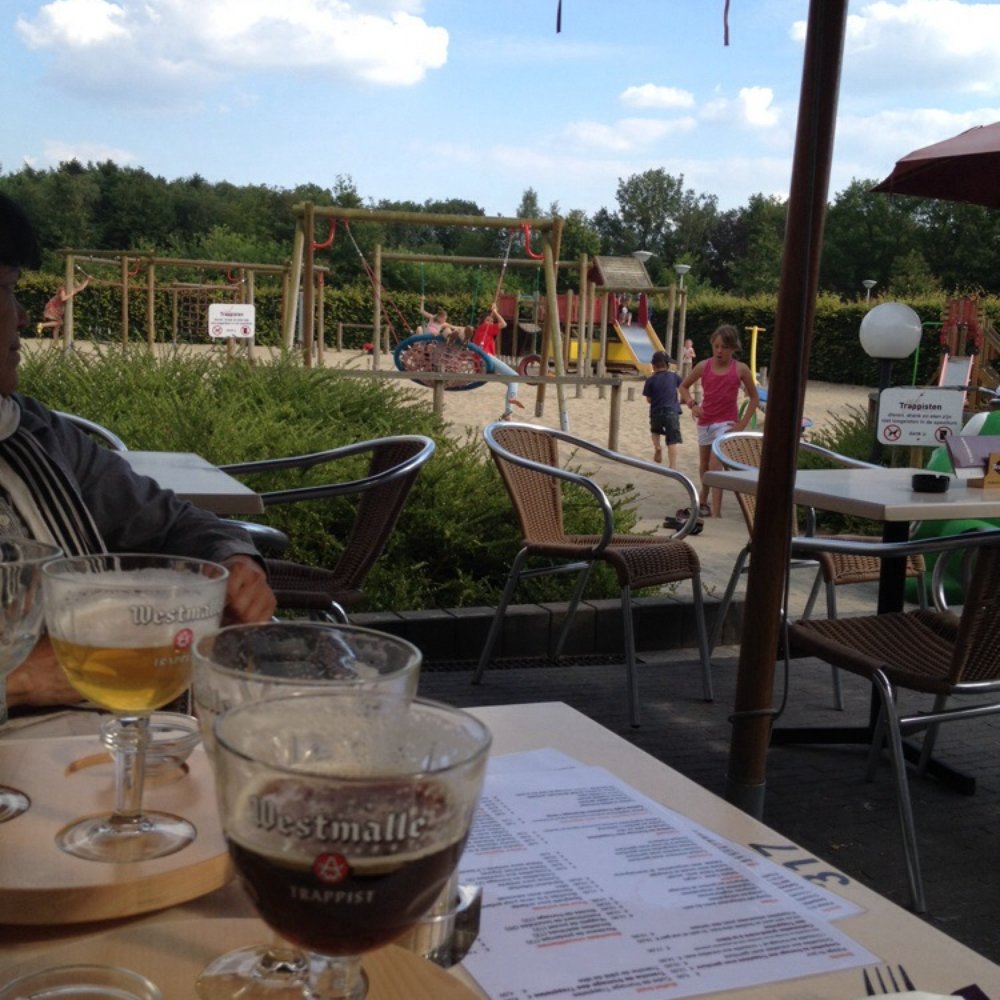 Cafe Trappisten - Back patio, and example of the beer sampler. - Cafes Near Me - Malle, VAN