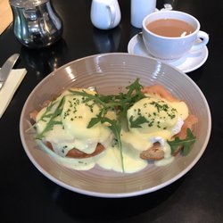 Drake's Bistro & Wine Bar - Eggs Benedict with smoked salmon