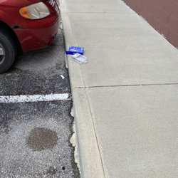Fresh Thyme Market - Trash exterior