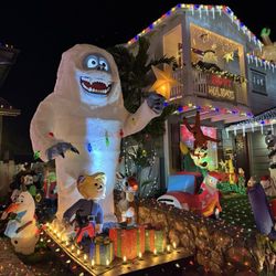 Christmas Lane - Ewa Gentry