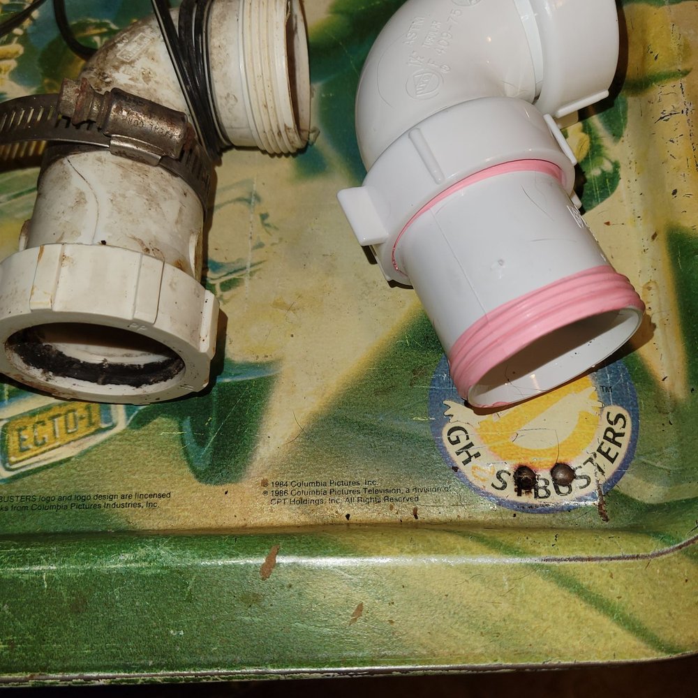 Trying to make the pipe look almost exactly like the one on left. Trying to make the pipe look almost exactly like the one on left.