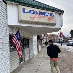 Louie's Lounge - Exterior
