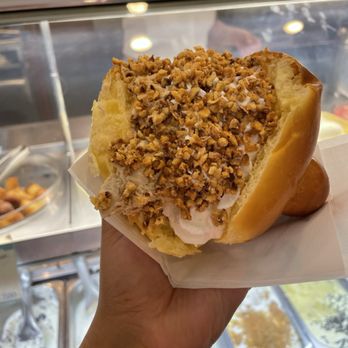 Gabriele - Brioche con gelato topped delicious hazelnuts - Ice Cream & Frozen Yogurt Near Me - Vico Equense, NA
