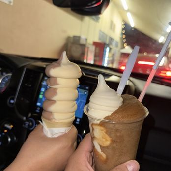 Meadowlark Dairy - Vanilla and chocolate swirl, root beer slushie with vanilla. - Ice Cream & Frozen Yogurt Near Me - Pleasanton, California Meadowlark Dairy - Vanilla and chocolate swirl, root beer slushie with vanilla. - Ice Cream & Frozen Yogurt Near Me - Pleasanton, California