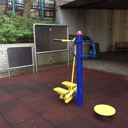 堅尼地道遊樂場 - Exercise machine for elderly folks