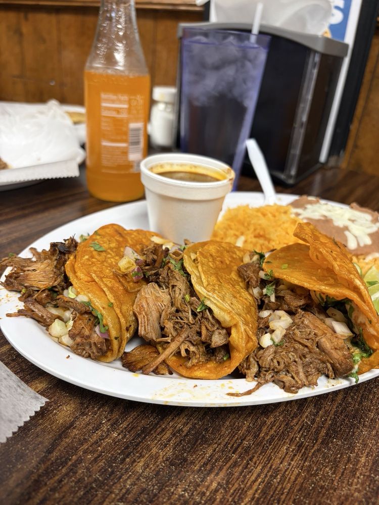 Food from Super Tacos Y Tortas El Neno