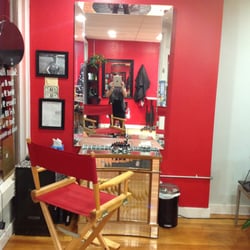 Guys N Gals - Make up station